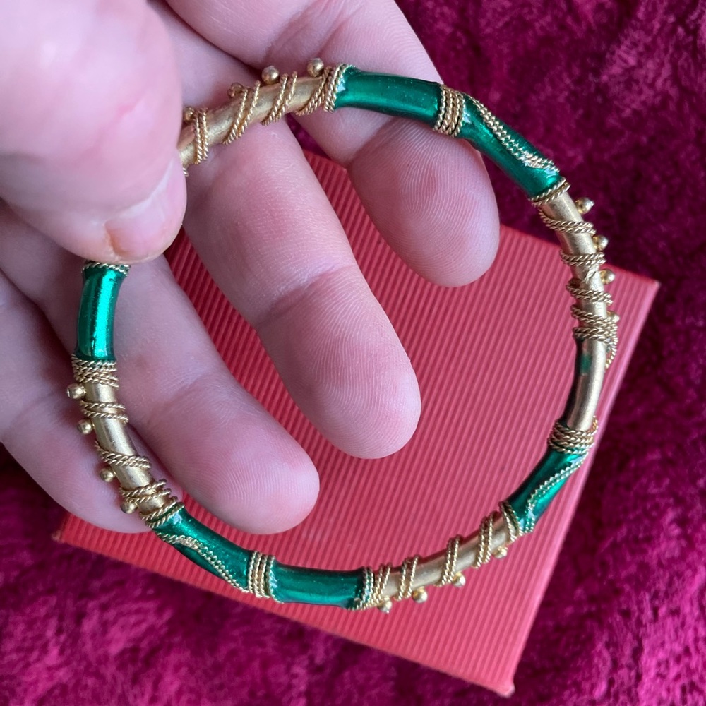 Beautiful 🤩 green and gold bracelet in very good shape